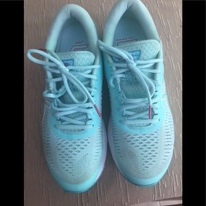 ASIC Ladies running shoe